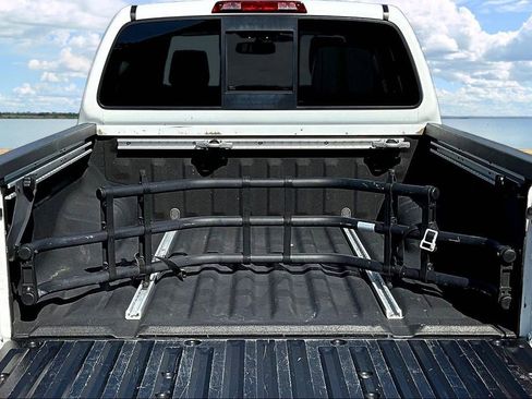 Used 2017 Nissan Frontier SL w/ Moonroof Package AWD/4WD image 9