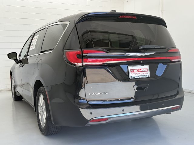 Used 2024 Chrysler Pacifica Touring-L FWD image 5
