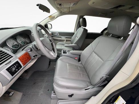 Used 2008 Chrysler Town & Country Touring image 16