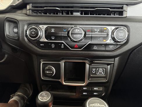 Used 2024 Jeep Gladiator Sport AWD/4WD image 15