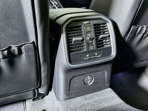 Certified 2026 Porsche Macan AWD/4WD image 20