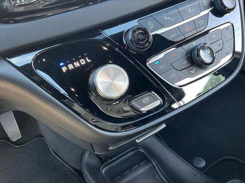Used 2025 Chrysler Pacifica Select FWD image 32