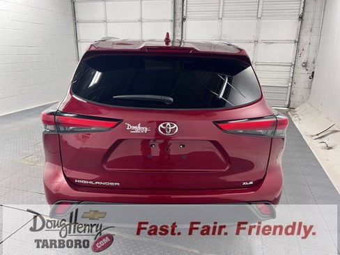 Used 2022 Toyota Highlander XLE image 7