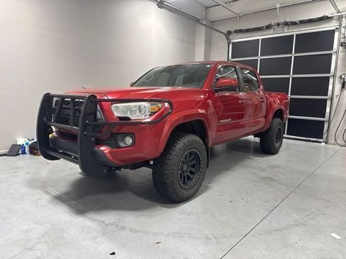 Used 2019 Toyota Tacoma SR5 RWD image 2