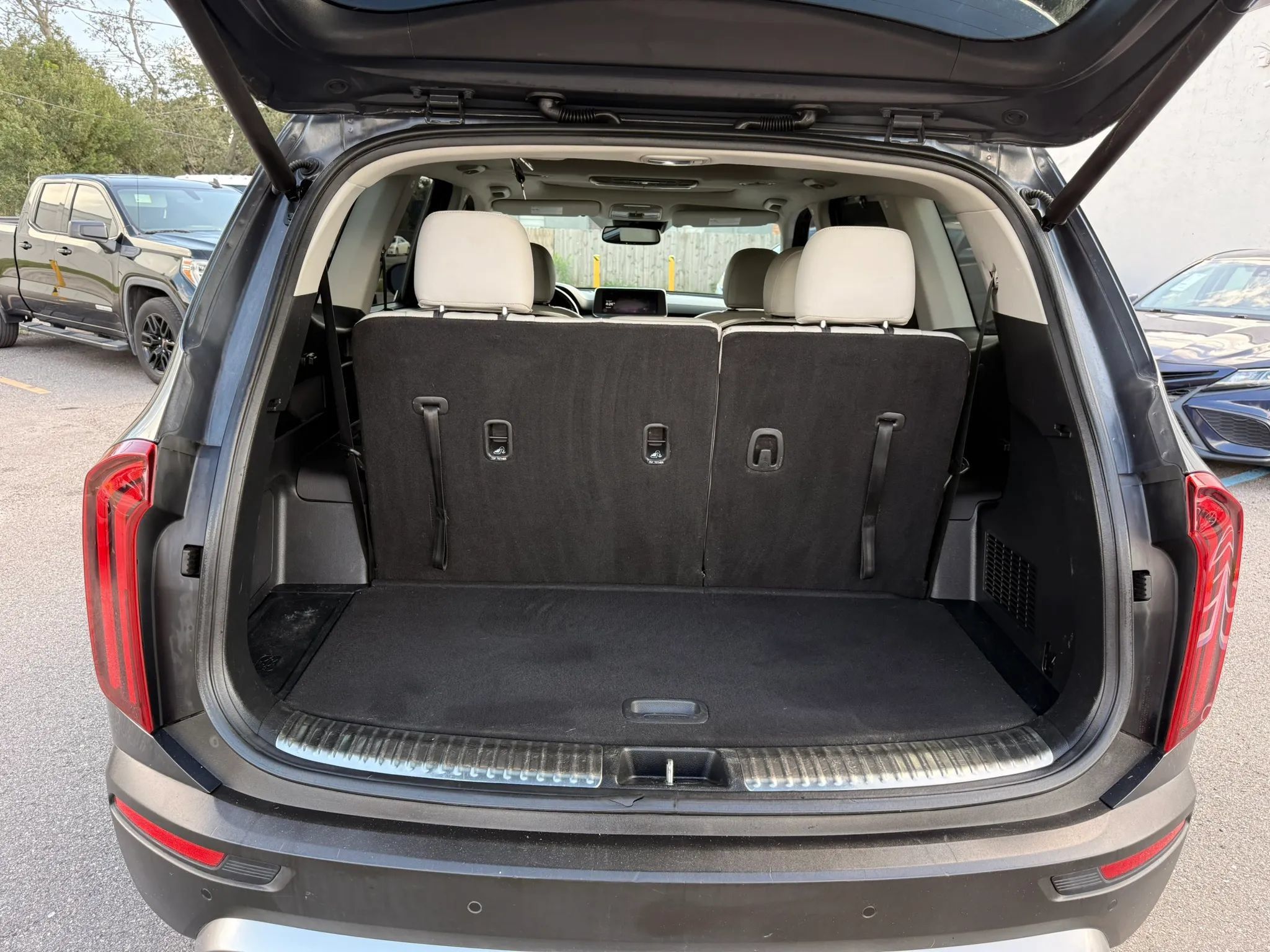Used 2020 Kia Telluride SX FWD image 12