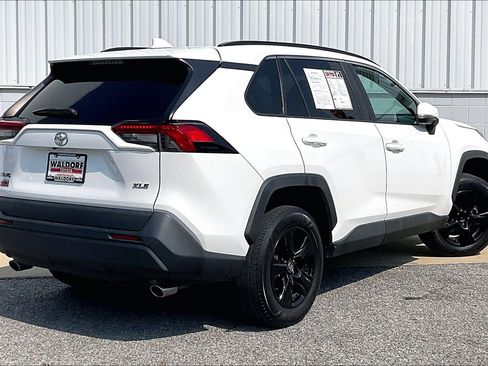 Used 2021 Toyota RAV4 XLE FWD image 17