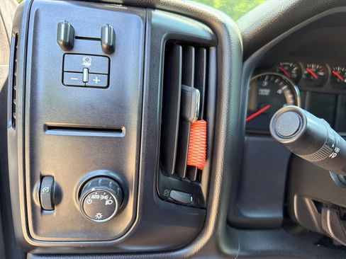 Used 2019 Chevrolet Silverado 2500 W/T AWD/4WD image 16