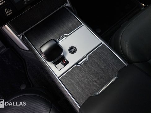 Used 2025 Land Rover Range Rover SV image 27