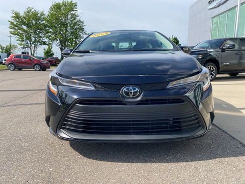 Used 2025 Toyota Corolla LE FWD image 2