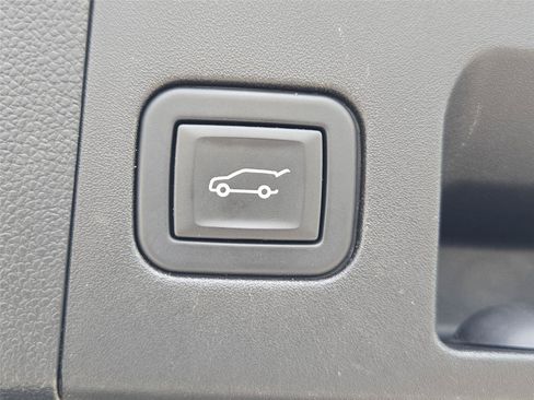 Certified 2023 Cadillac XT4 Luxury w/ Cold Weather Package FWD image 30