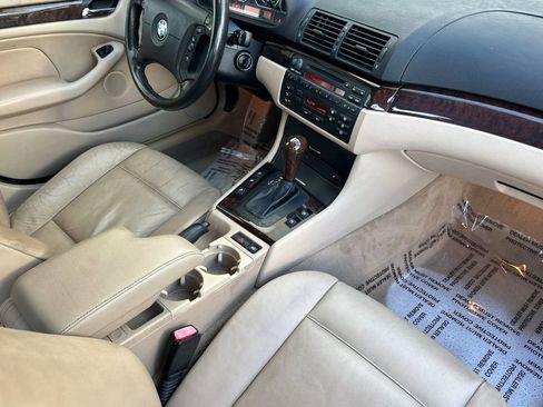Used 2004 BMW 330i Sedan image 16
