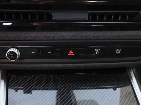 Used 2025 BMW M2 w/ Lighting Package image 32