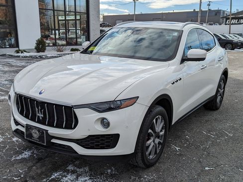Used 2018 Maserati Levante image 3