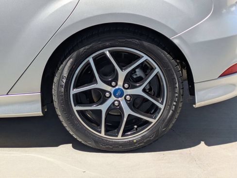 Used 2016 Ford Focus SE w/ SE Sport Package FWD image 9