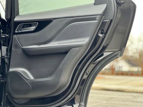 Used 2020 Jaguar F-PACE Premium image 19
