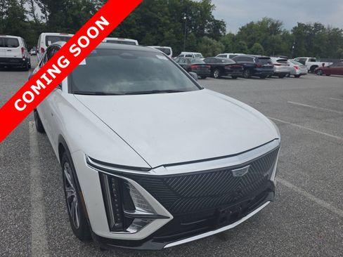Used 2024 Cadillac Lyriq Luxury RWD image 3