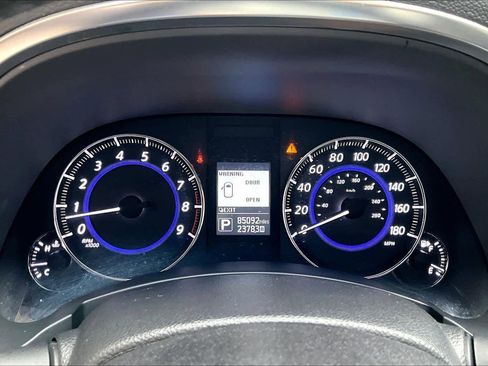 Used 2016 INFINITI QX70 w/ Premium Package image 26