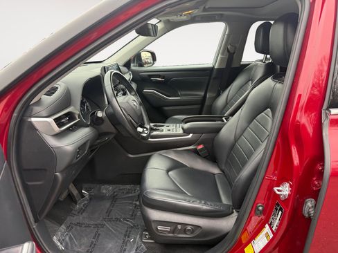 Used 2021 Toyota Highlander XLE image 10