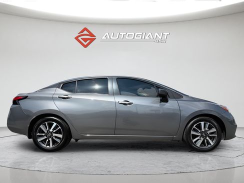 Used 2021 Nissan Versa SV FWD image 9