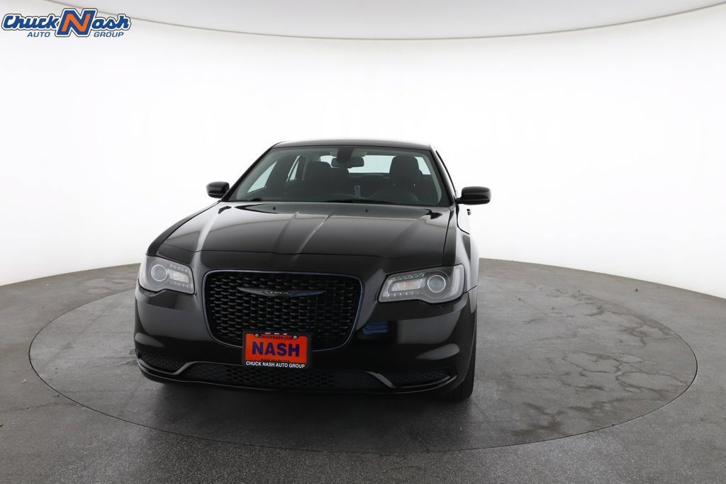 Used 2022 Chrysler 300 Touring w/ Sport Appearance Package AWD/4WD image 4
