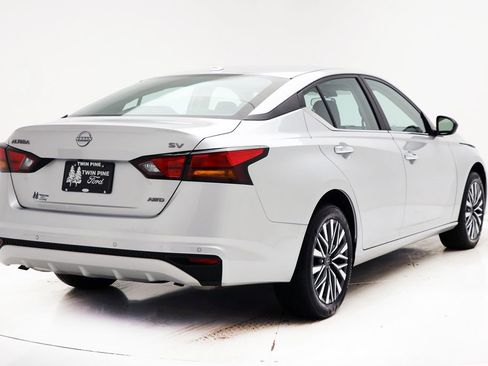 Used 2024 Nissan Altima 2.5 SV AWD/4WD image 9
