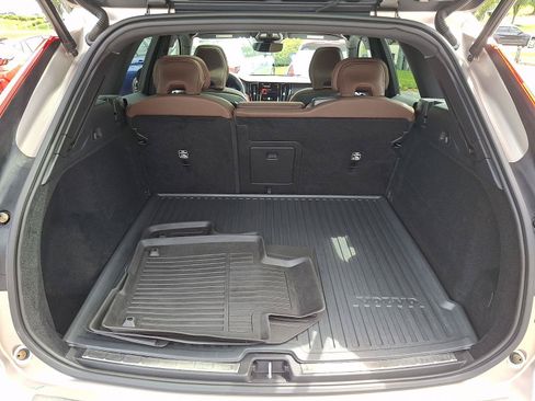 Certified 2024 Volvo XC60 B5 Plus w/ Climate Package AWD/4WD image 28