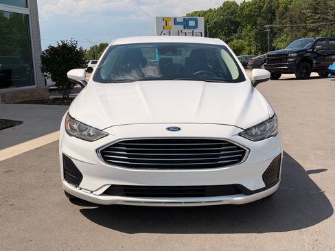 Used 2019 Ford Fusion SE FWD image 2