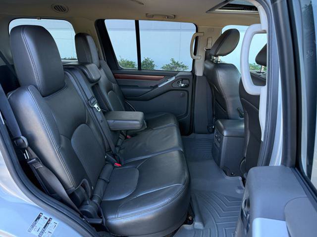 Used 2012 Nissan Pathfinder LE AWD/4WD image 23