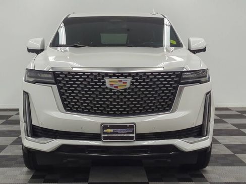 Used 2022 Cadillac Escalade Luxury w/ LPO, Floor Liner Package AWD/4WD image 2