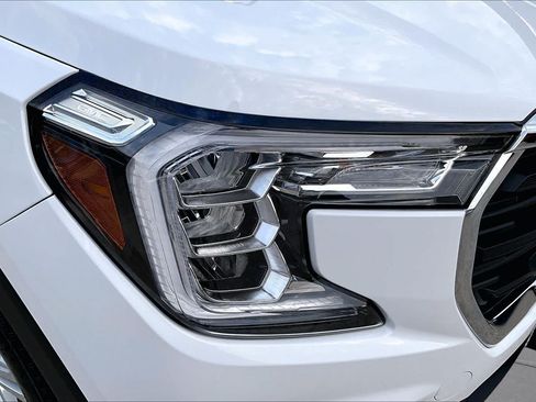 Used 2024 GMC Terrain SLE AWD/4WD image 27