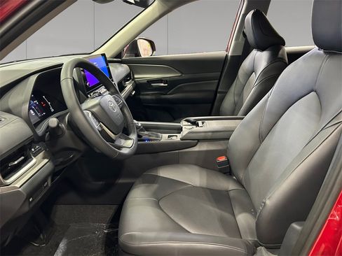 New 2026 Toyota Grand Highlander XLE image 10