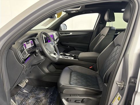 Used 2025 Volkswagen Atlas Cross Sport SEL Premium R-Line image 6