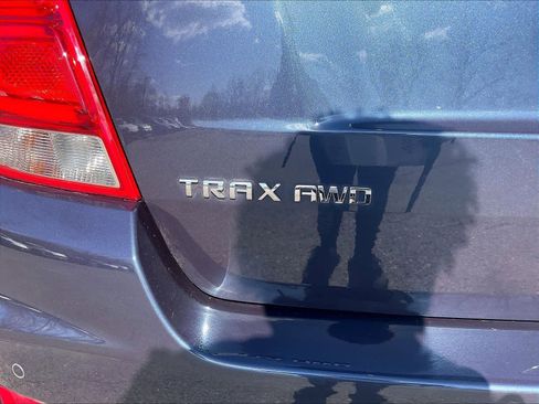 Used 2019 Chevrolet Trax LT w/ Sun & Sound Package image 27