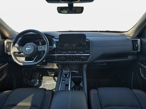 Used 2025 Nissan Pathfinder Platinum w/ Cargo Package FWD image 9