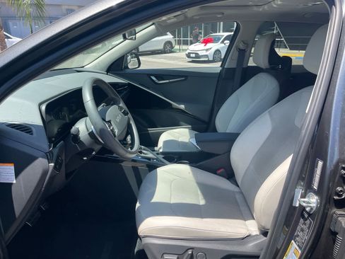 Used 2023 Kia Niro EX Touring FWD image 6