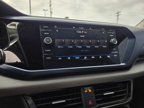 Used 2023 Volkswagen Taos SE image 15