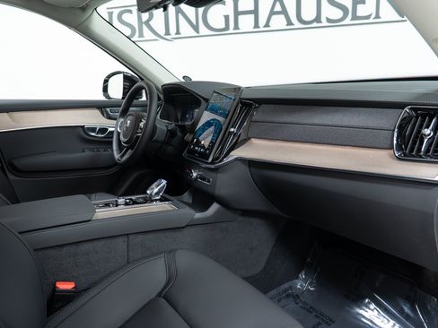 New 2026 Volvo XC90 T8 Plus w/ Protection Package Premier AWD/4WD image 21