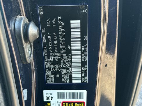 Used 2024 Toyota Sienna XLE image 30