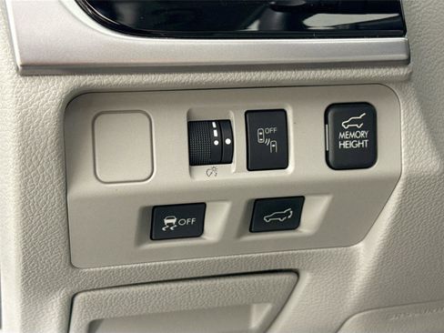 Used 2017 Subaru Forester 2.5i Limited image 14