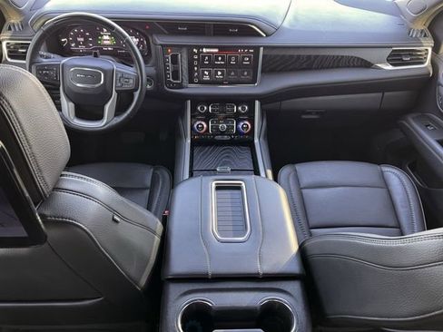 Used 2023 GMC Yukon Denali w/ Denali Reserve Package image 10
