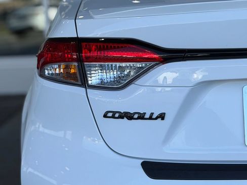 Certified 2024 Toyota Corolla SE FWD image 11