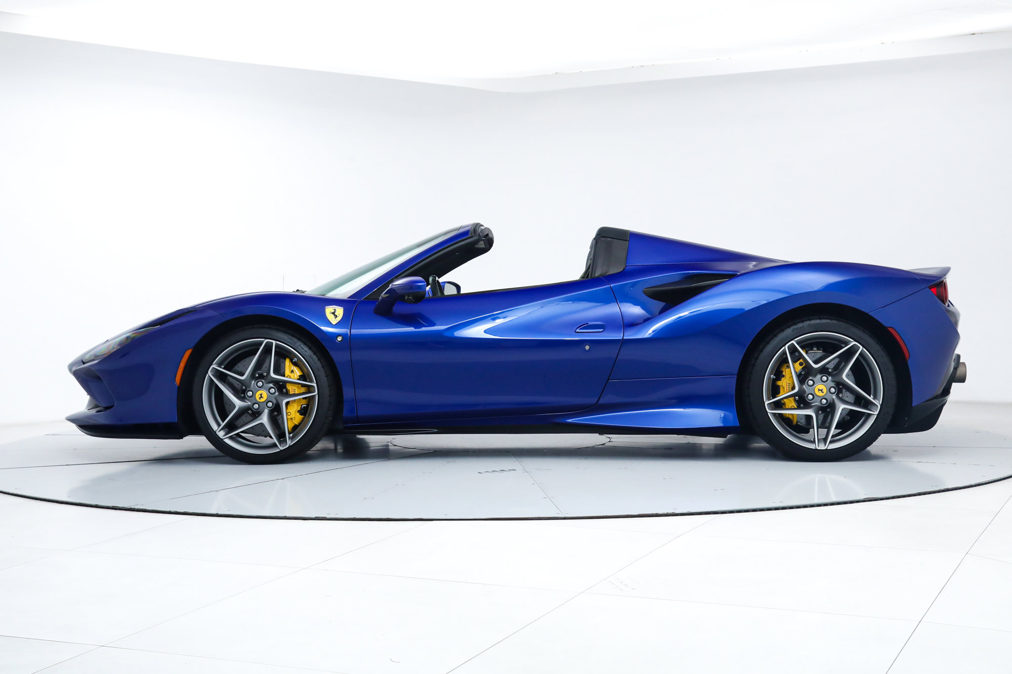 Certified 2022 Ferrari F8 Tributo RWD image 4