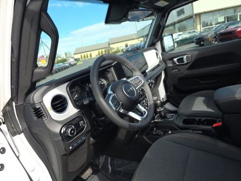 Used 2025 Jeep Wrangler Sahara 4xe w/ Safety Group image 19