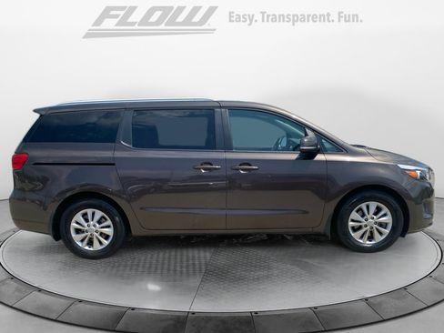 Used 2018 Kia Sedona LX w/ LX Essentials Premium Package FWD image 10