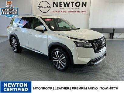 Used 2024 Nissan Pathfinder Platinum w/ Black Appearance Package