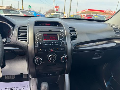 Used 2013 Kia Sorento LX image 27