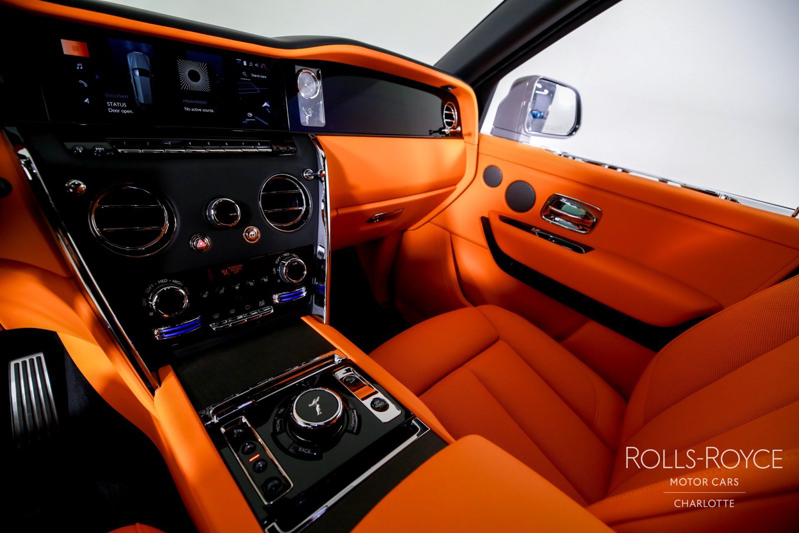 Used 2026 Rolls-Royce Cullinan AWD/4WD image 15