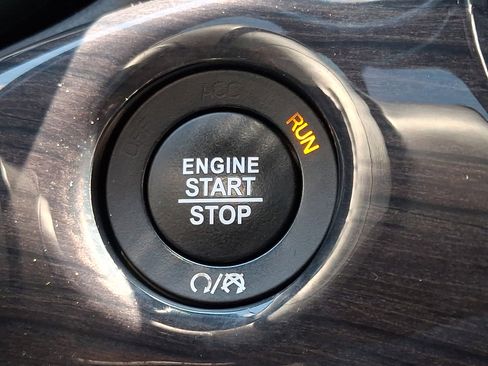 Used 2019 Jeep Grand Cherokee Overland AWD/4WD image 24