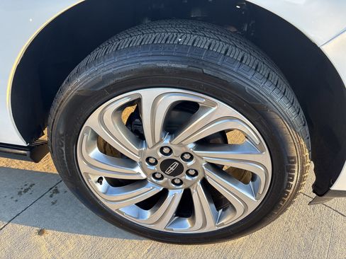 Used 2024 Lincoln Navigator Premiere image 9