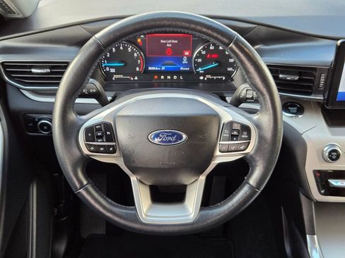 Used 2023 Ford Explorer XLT w/ Equipment Group 202A RWD image 21